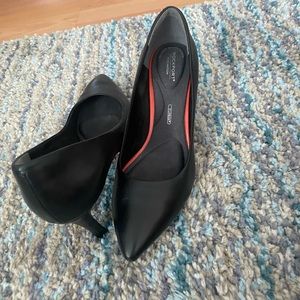Rockport leather closed toe classic black heels
